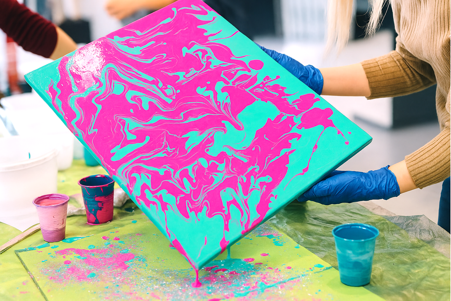 PAINT POURING WORKSHOP